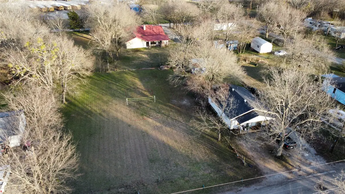 509 S San Antonio Street, Wolfe City, TX 75496 - #1