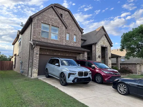 912 Foxtail Drive, Mansfield, TX 76063