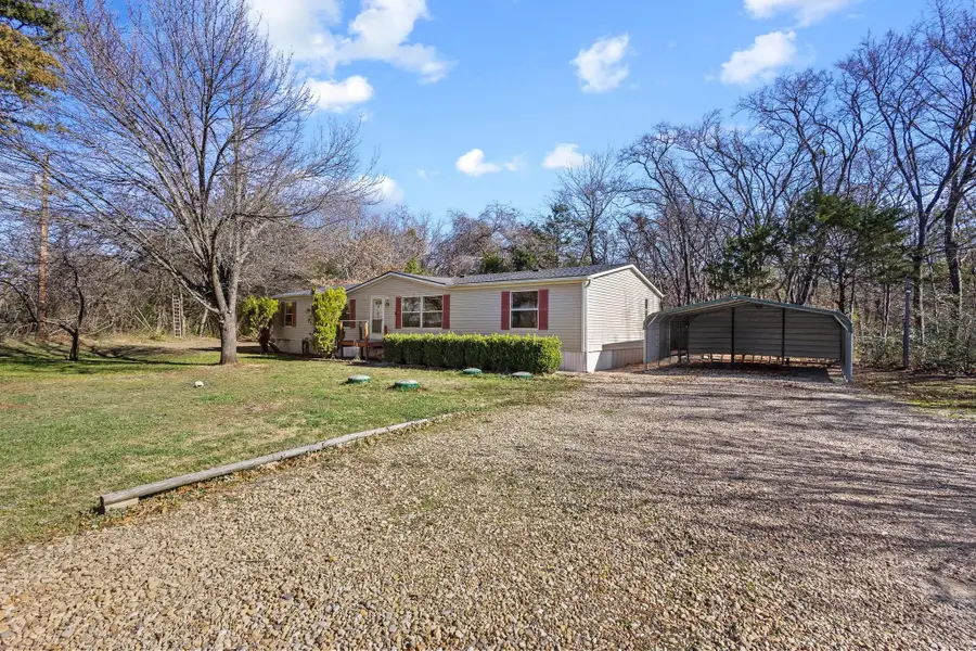 341 Pecan Place Lane, Pottsboro, TX 75076 - Image #3