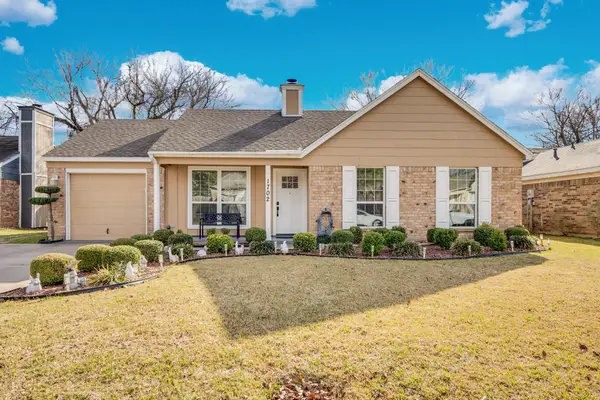 1702 Fieldstone Court, Arlington, TX 76018