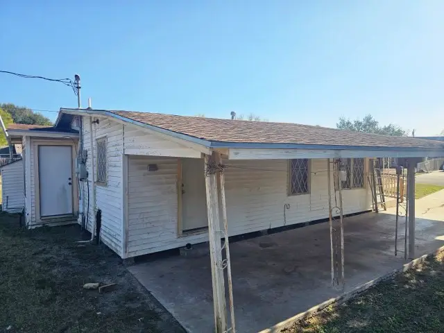 630 E B Avenue, Kingsville, TX 78363 - #3