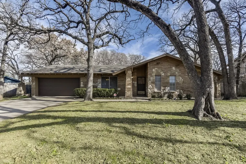 807 N Bowen Road, Arlington, TX 76012 - Image #1