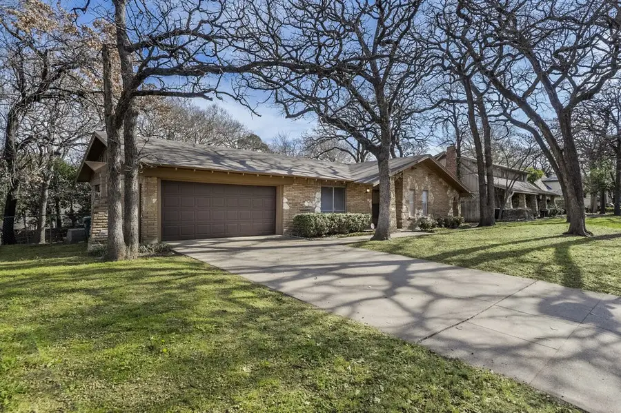 807 N Bowen Road, Arlington, TX 76012 - Image #2