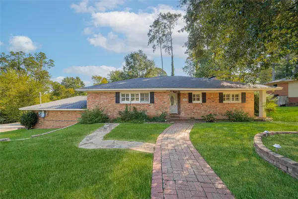 1900 W Hoyt Drive, Longview, TX 75601