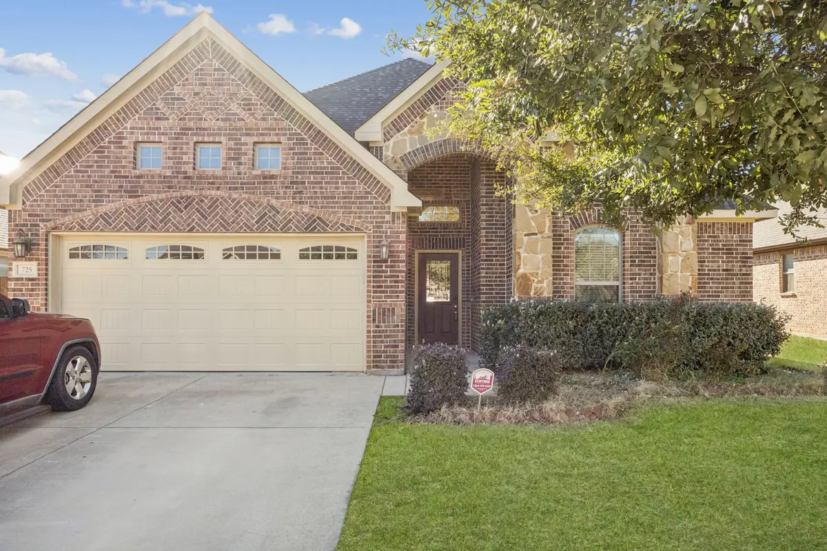 725 Gray Washington Drive, Saginaw, TX 76179 - Image #1