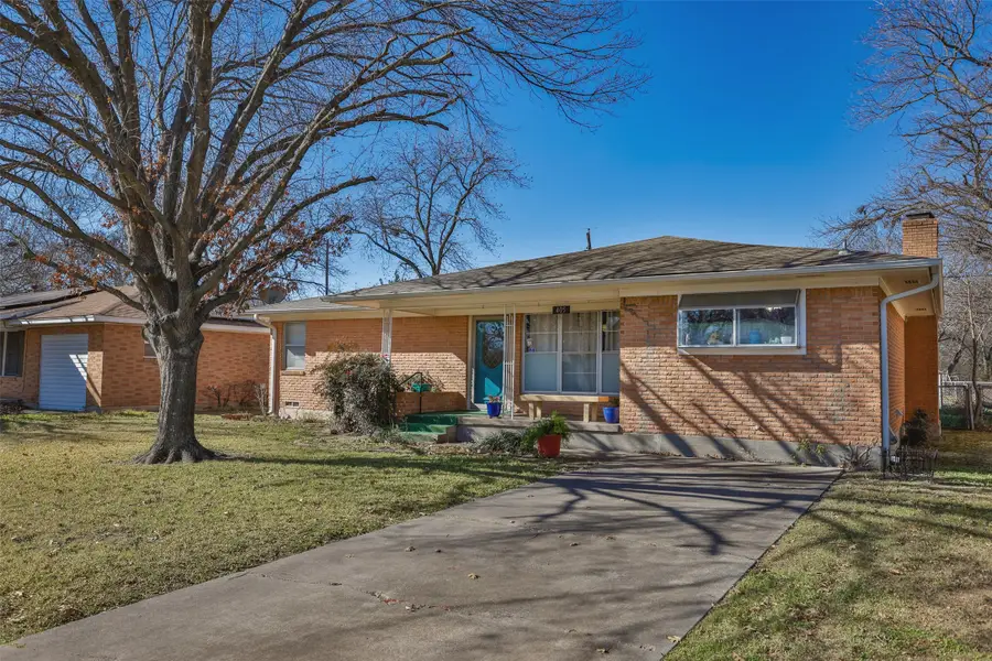 405 Meadow Drive, Gainesville, TX 76240 - Image #2