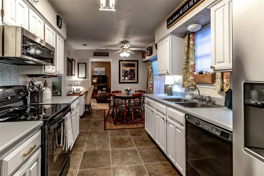 266 E Ridgegate Drive, Garland, TX 75040 - Image #3