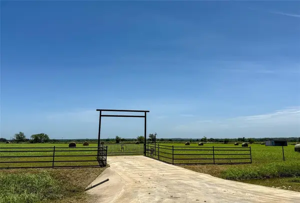 174 Private Road 107, Blum, TX 76627