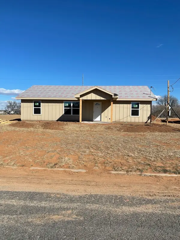 647 6th St, Hawley, TX 79525