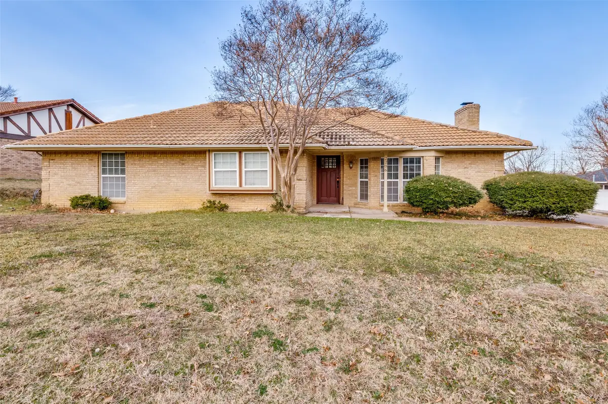 2206 Greenbriar Court, Grand Prairie, TX 75050 - Image #1