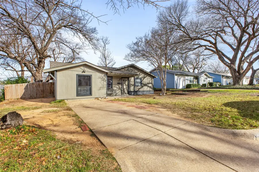 7213 Greenlee Street, Fort Worth, TX 76112 - Image #2