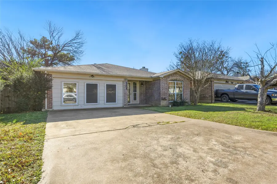 1205 Stone Creek Drive, Mansfield, TX 76063 - Image #2