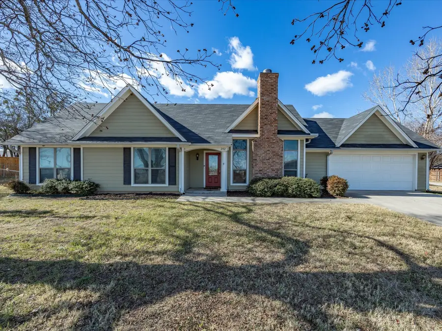 202 S Stratton Street, Decatur, TX 76234 - #2