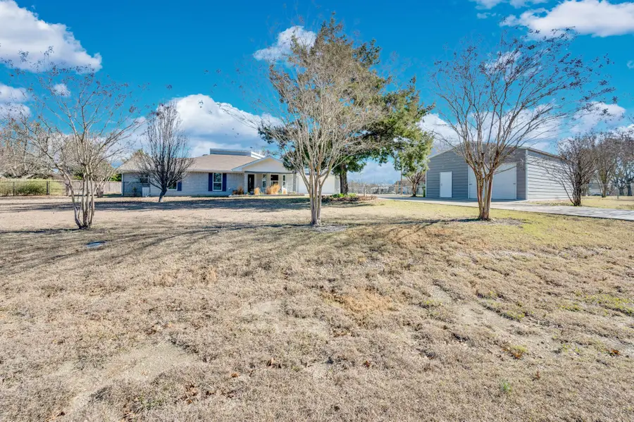 214 Twin Lakes Drive, Waxahachie, TX 75165 - Image #2
