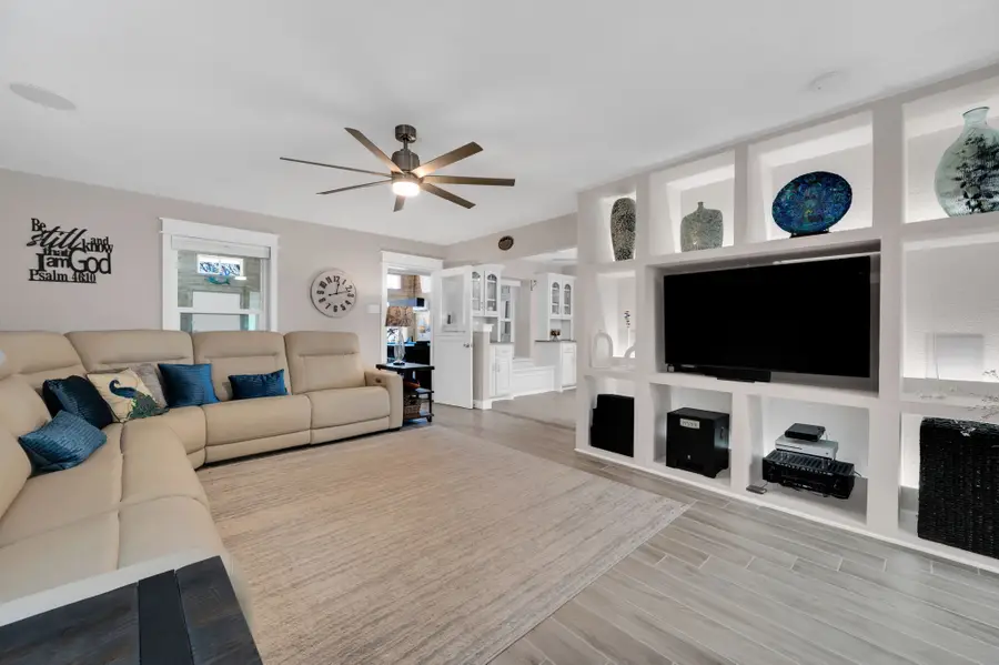 214 Twin Lakes Drive, Waxahachie, TX 75165 - Image #3