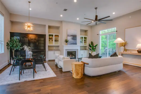 381 E Greenbriar Lane #804, Dallas, TX 75203