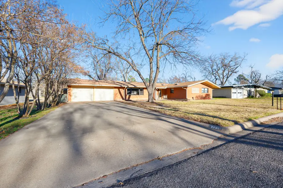 2131 N Woodland Street, Stephenville, TX 76401 - #2