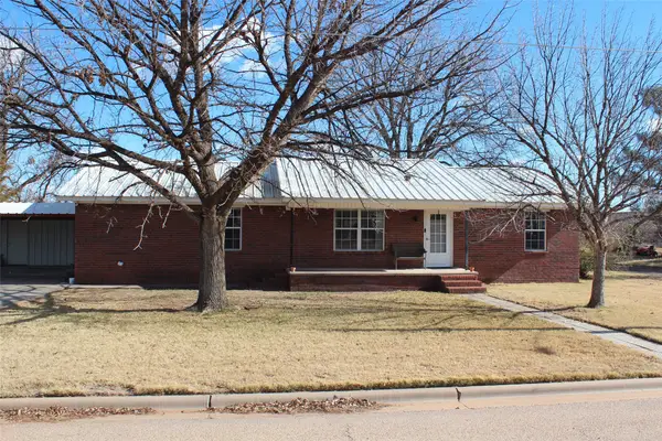 520 N 5th Avenue, Munday, TX 76371