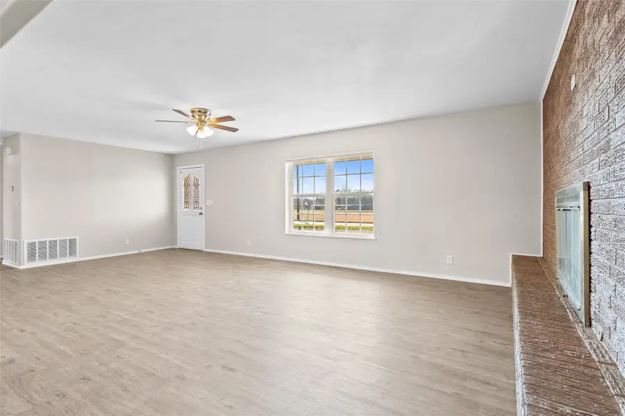 109 E Williams Street, Bowie, TX 76230 - Image #3