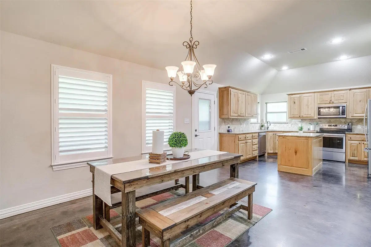 505 N Avenue E, Springtown, TX 76082 - #1