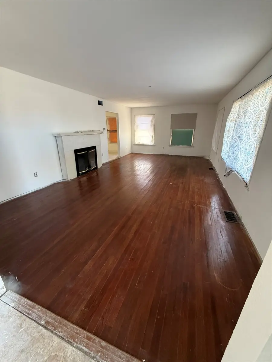 605 Hinton Street, Grand Prairie, TX 75050 - Image #2