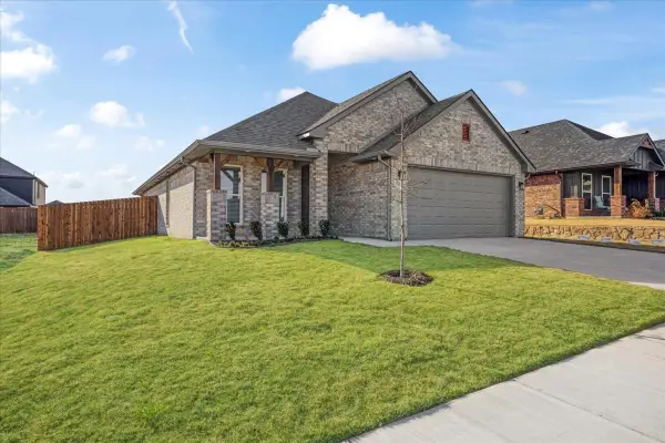 4300 Hummingbird Drive, Sherman, TX 75092