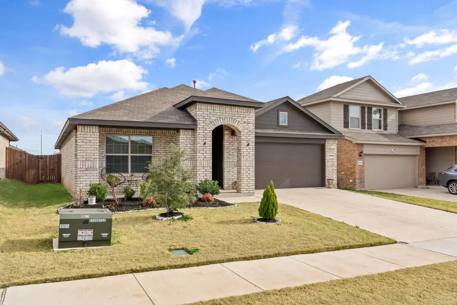 16540 Milwaukee Street, Justin, TX 76247 - Image #2