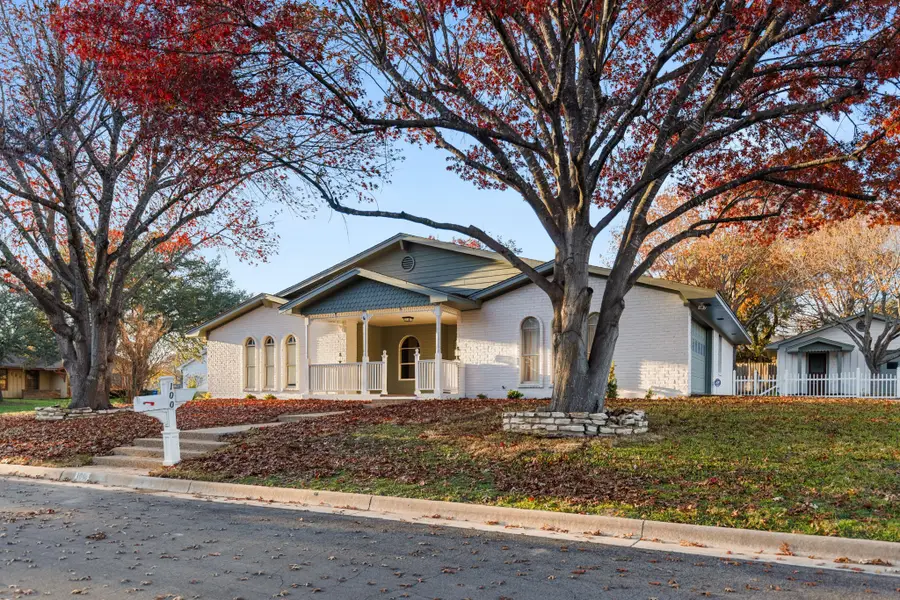 100 Linden Lane, Hewitt, TX 76643 - Image #2