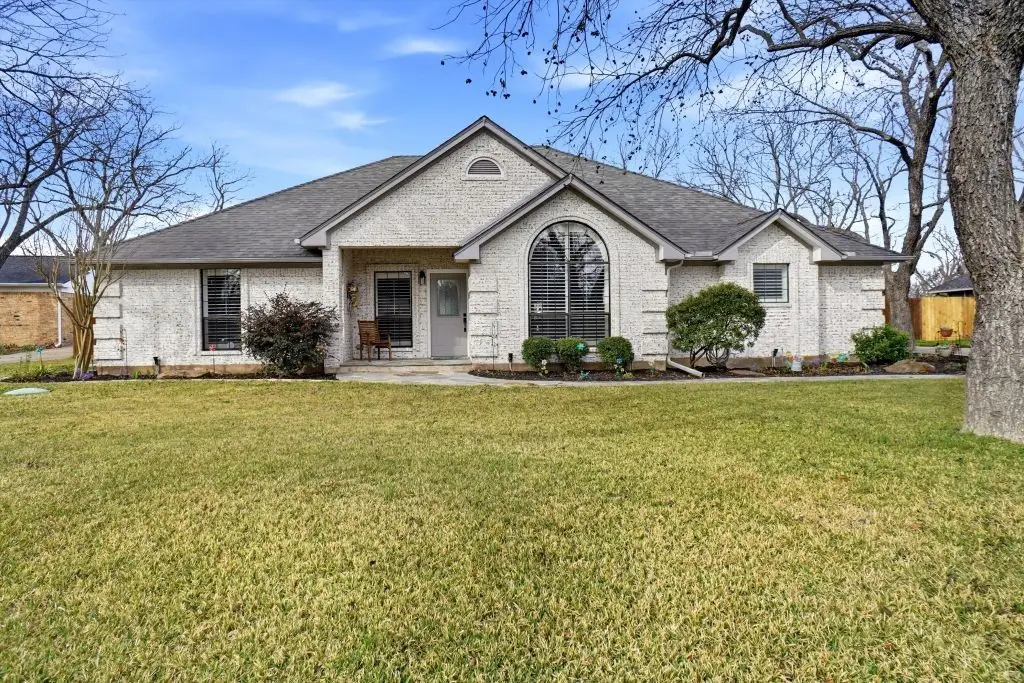 7611 Ravenswood Road, Granbury, TX 76049 - Image #1