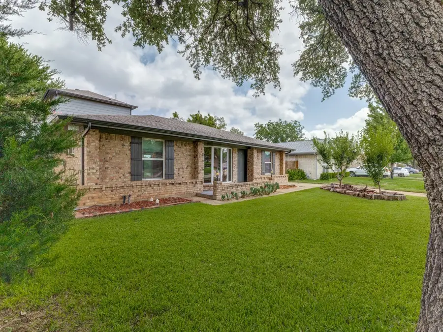 2001 Pebblebrook Trail, Irving, TX 75060 - Image #2