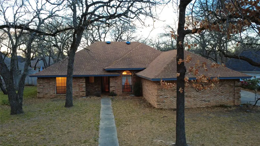 509 Topside Drive, Azle, TX 76020 - Image #3