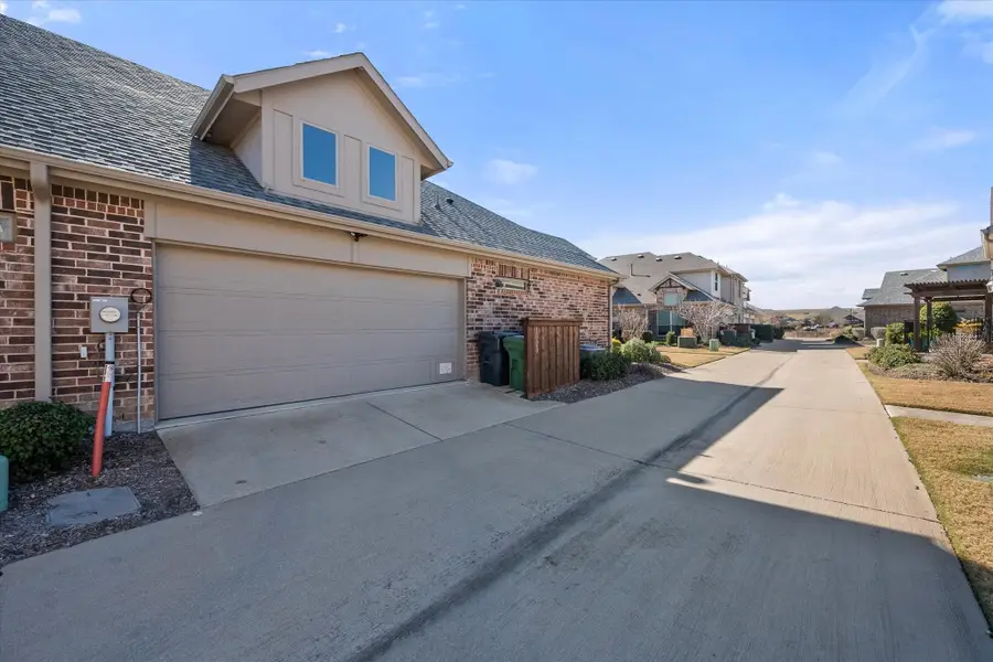 1025 Birds Fort Trail, Arlington, TX 76005 - Image #3