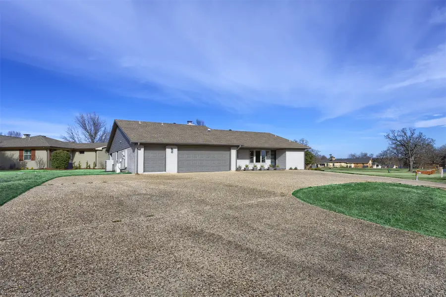 401 Kiowa Drive W, Gainesville, TX 76240 - #3