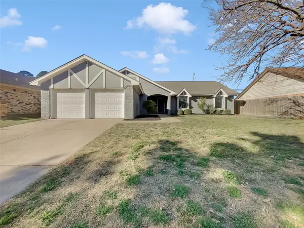3902 San Miguel Court, Arlington, TX 76016