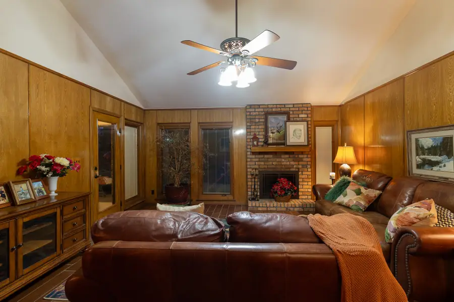 4907 Millsprings Court, Arlington, TX 76017 - Image #3