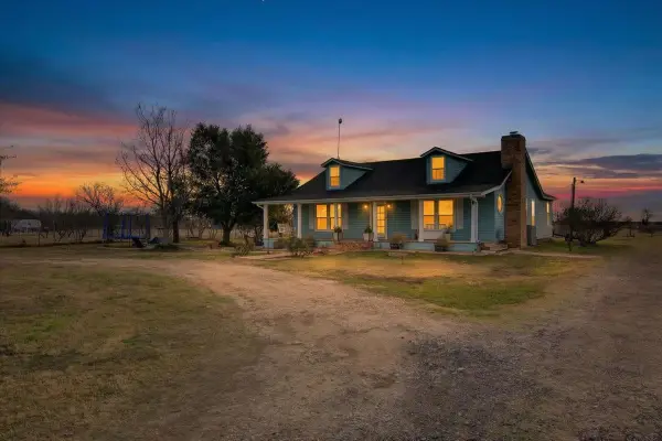 278 Leuschner Road, Elm Mott, TX 76640