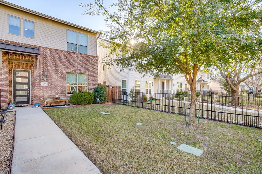 207 Athenia Drive, Fort Worth, TX 76114 - Image #3