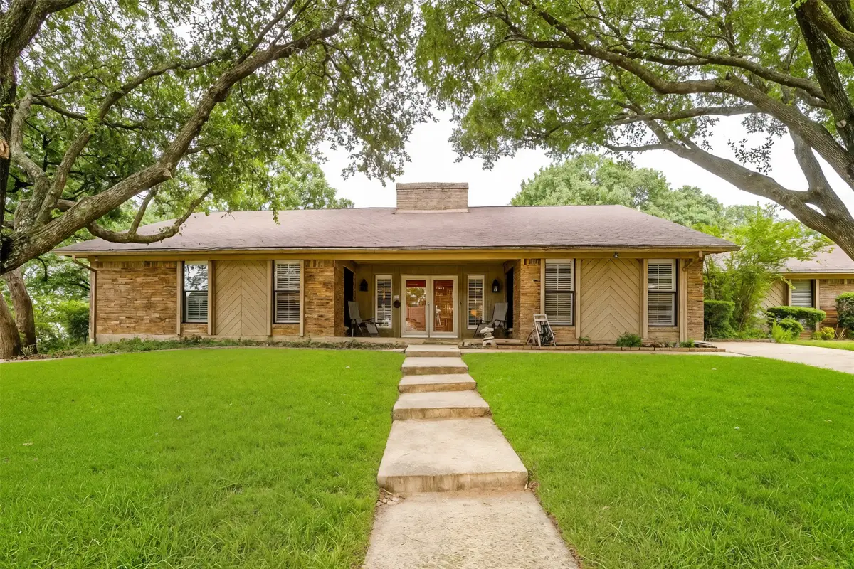 117 Cliffside Drive N, Burleson, TX 76028 - Image #1