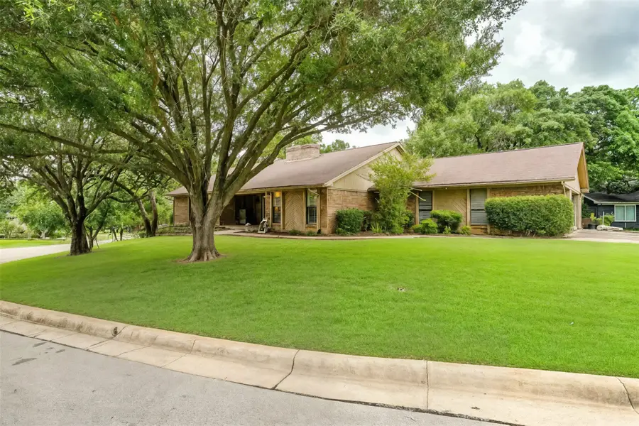 117 Cliffside Drive N, Burleson, TX 76028 - Image #3