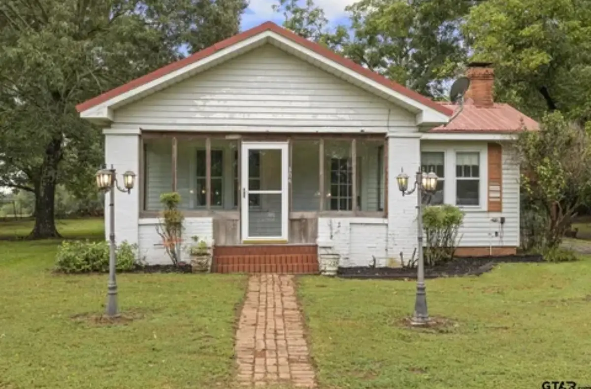 304 Daingerfield St, Naples, TX 75568 - Image #1