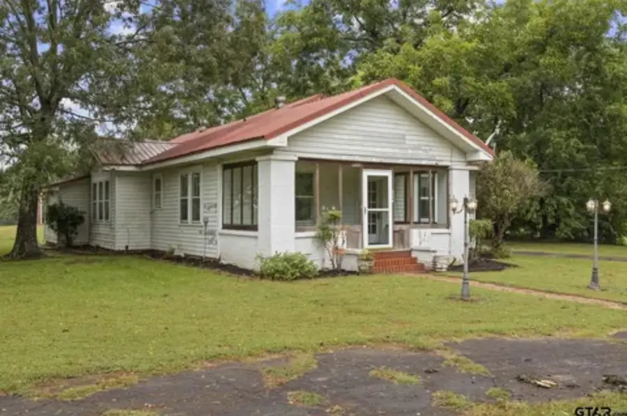 304 Daingerfield St, Naples, TX 75568 - Image #3