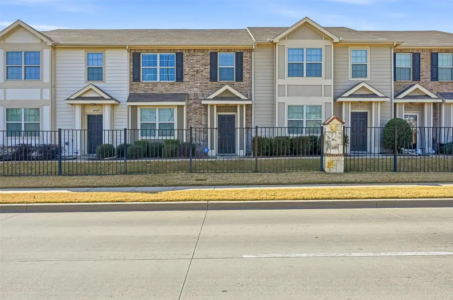 6913 Sandshell Boulevard, Fort Worth, TX 76137 - Image #2