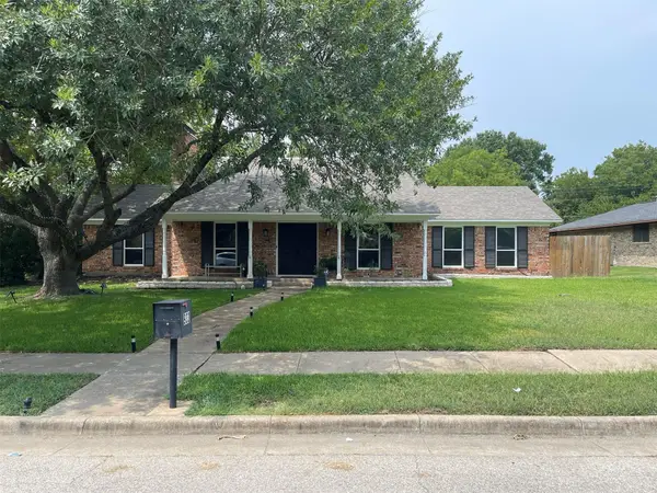 933 Waynelee Drive, Lancaster, TX 75146