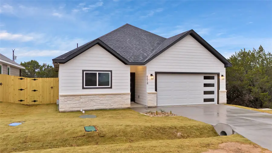 5618 Barkridge Drive, Granbury, TX 76048 - Image #2