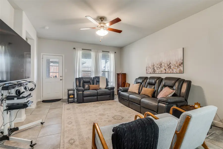 157 Wagon Wheel Drive, Waxahachie, TX 75167 - Image #3