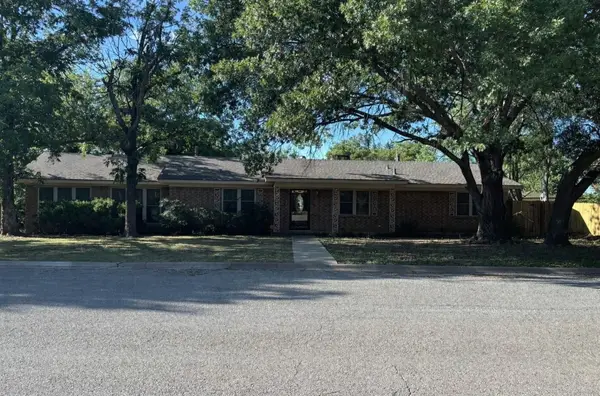 1306 W Hill Lane, Coleman, TX 76834