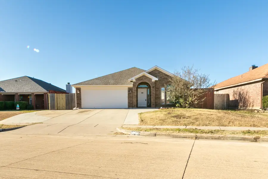 959 Heather Street, Burleson, TX 76028 - Image #2