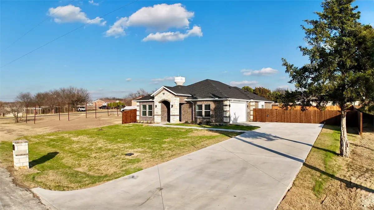 2202 Lake Shore Lane, Red Oak, TX 75154 - Image #1