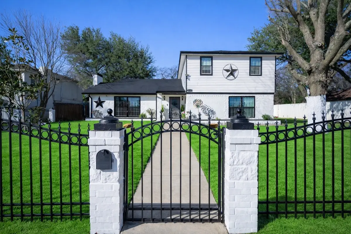 2133 Pleasant Drive, Dallas, TX 75227 - Image #1