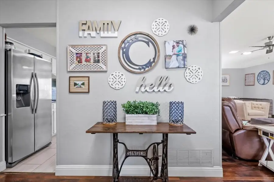 2040 Casa Loma Court, Grapevine, TX 76051 - Image #3